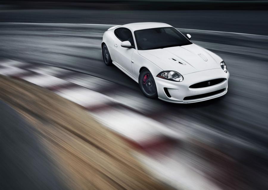  Jaguar XKR Black Pack 2010 года  (фото 9 из 23)